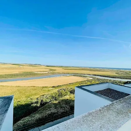 Con Terraza Y Vistas Al Mar Holiday home